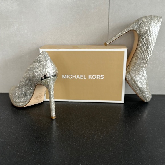 Michael Kors size 6M heels - Picture 1 of 1